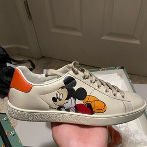 GUCCI
X DISNEY shoes